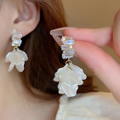 Korean White Shell Flower Petal Drop Earrings for Women Trendy Zircon Crystal Statement  Gift 2025