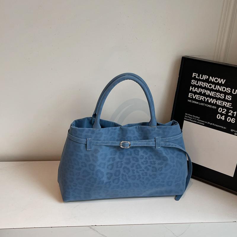 Handbag: European and American Retro Tote Bag with Suede and Large Capacity for Commuting