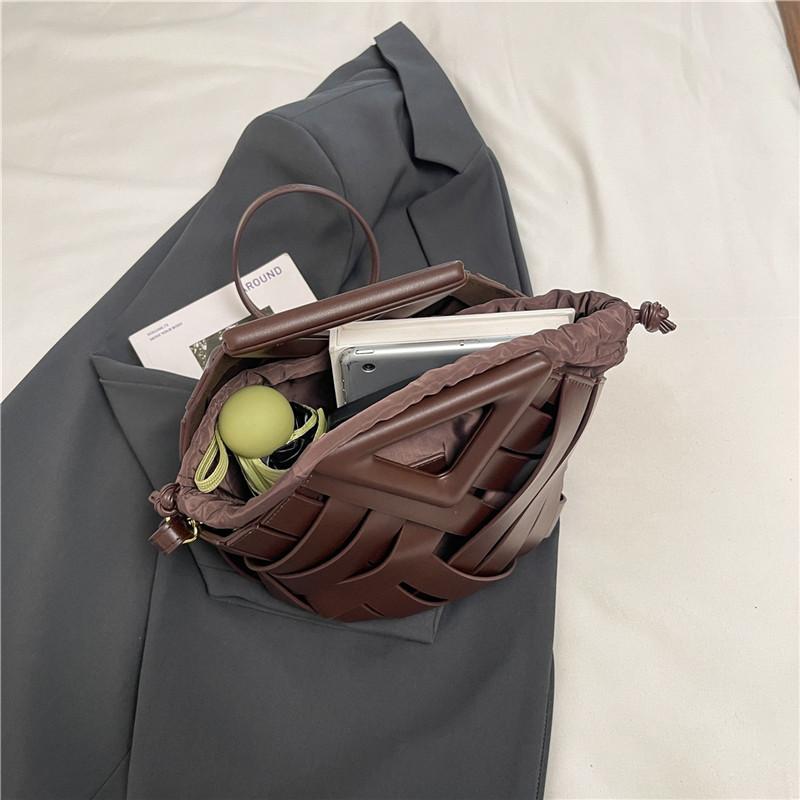 Borsa a tracolla Autunno e Inverno Nuova Borsa intrecciata alla moda Borsa a cestino per verdura da portare a mano Borsa a mano da donna Versione coreana Nicchia Borsa a mano da donna