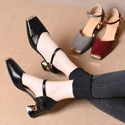Sandalias de tacón grueso para mujer con boca de luz cuadrada de metal, temperamento francés, modernas, versátiles, tacón medio, cuero pequeño