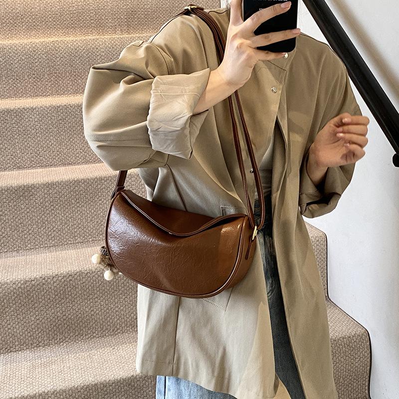 Retro Popular Bag Women's New Niche Design Commuter Shoulder Bag High-end Fashion Messenger Dumpling Bag