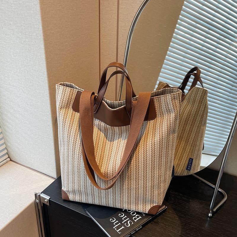 Retro large-capacity casual handbag women's new striped shoulder bag commuter underarm tote bag