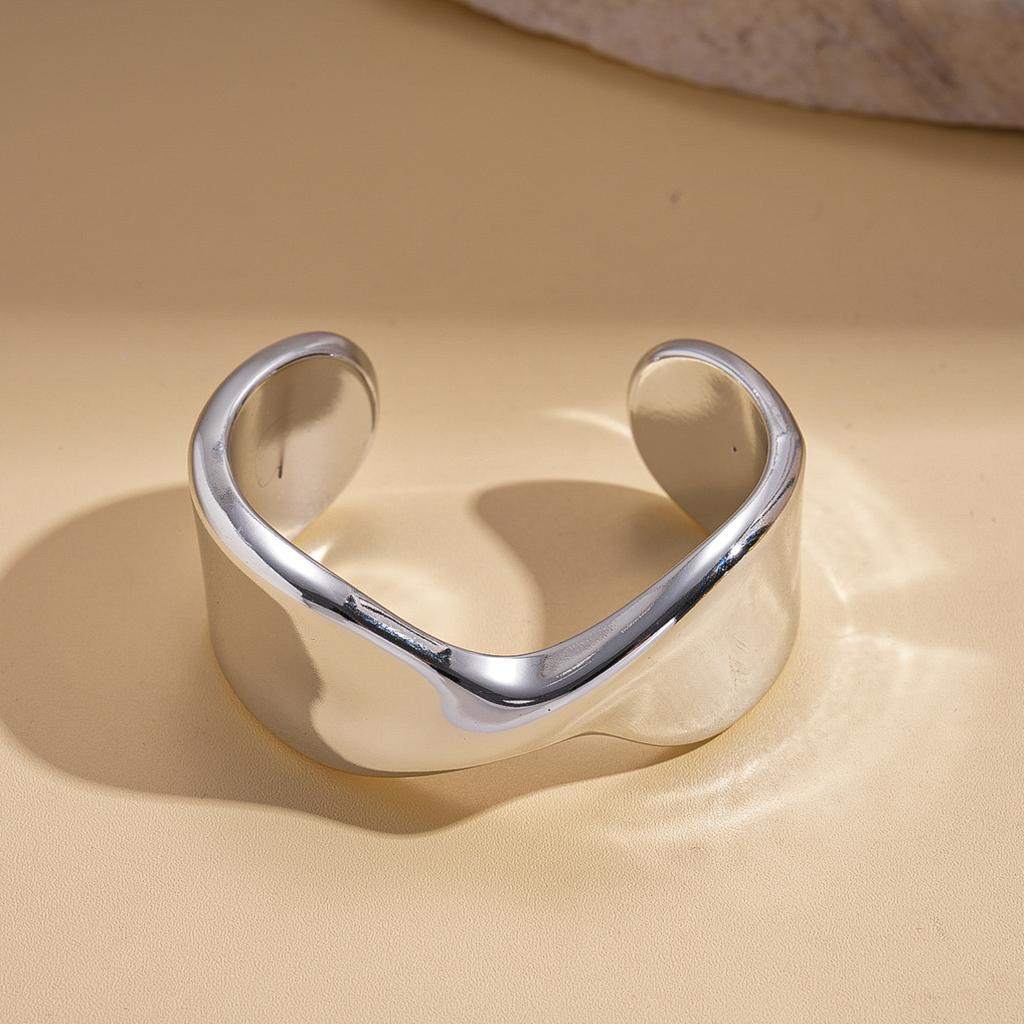 European and American metal light-sensitive surface round twisted opening bracelet cold wind geometric simple jewelry 