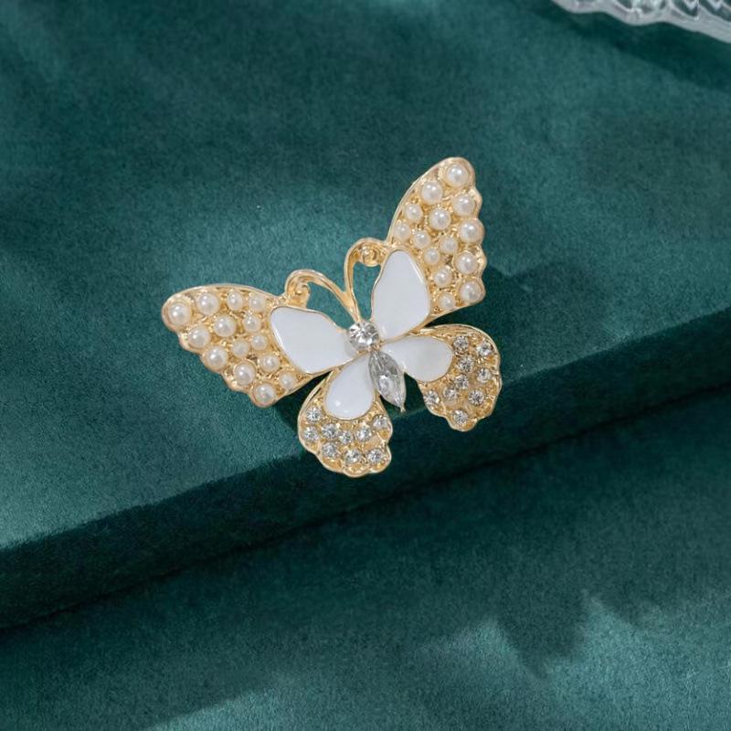 Elegant Pearl Butterfly Brooch Corsage for Clothing and Sweaters