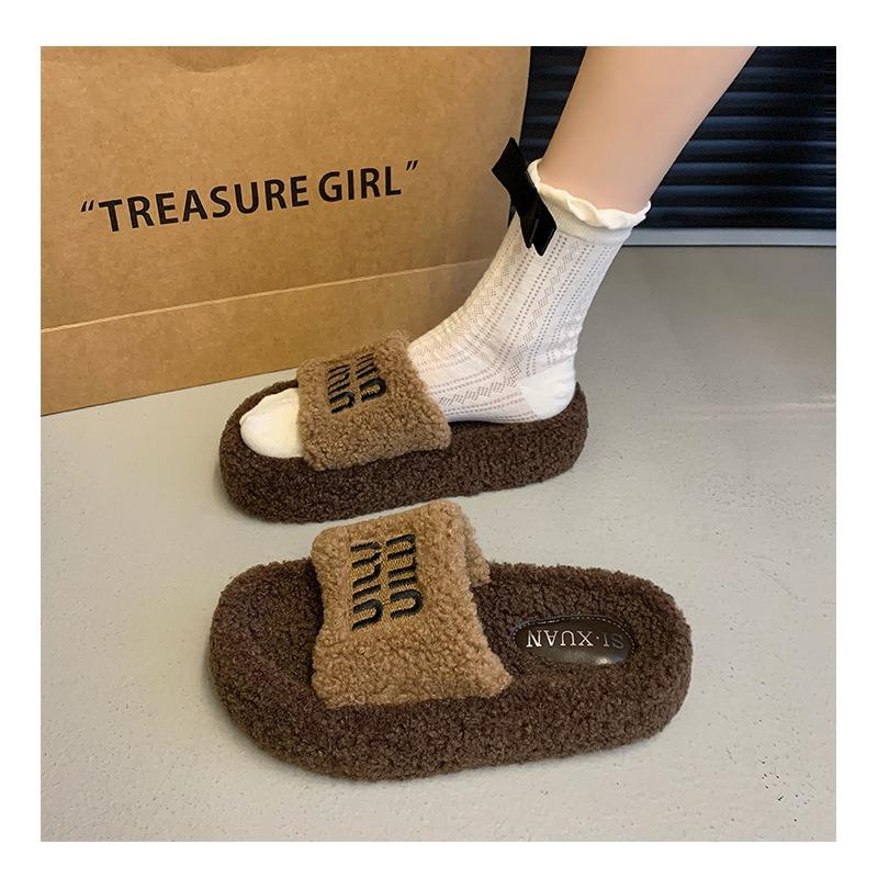 

Пушистые тапочки на толстой подошве женские осенне-зимние с надписями повседневные и простые ветронепродуваемые тапочки с открытым носком женские 40 коричневый