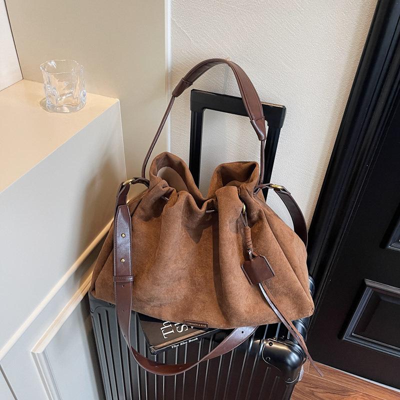 Vintage High end Large Capacity Tote Bag for Women 2026 Early Spring Casual Suede Single Shoulder Crossbody Bag