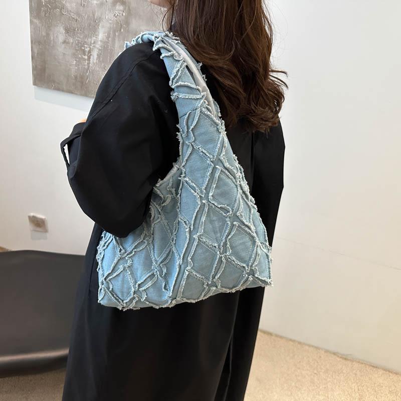 Fashionable Canvas Tote Bag For Women With Stylish Quilted Design And Versatile Colors