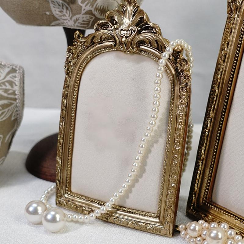 Classical Photo Frame Jewelry Showcase Flannel Lined Resin Construction Earring Necklace Holder For Home Retail Use