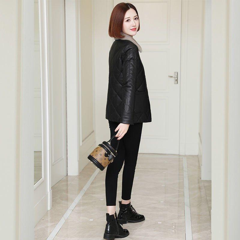 Thick and Comfortable Winter Coat for Women Black Suitable for Various Occasions