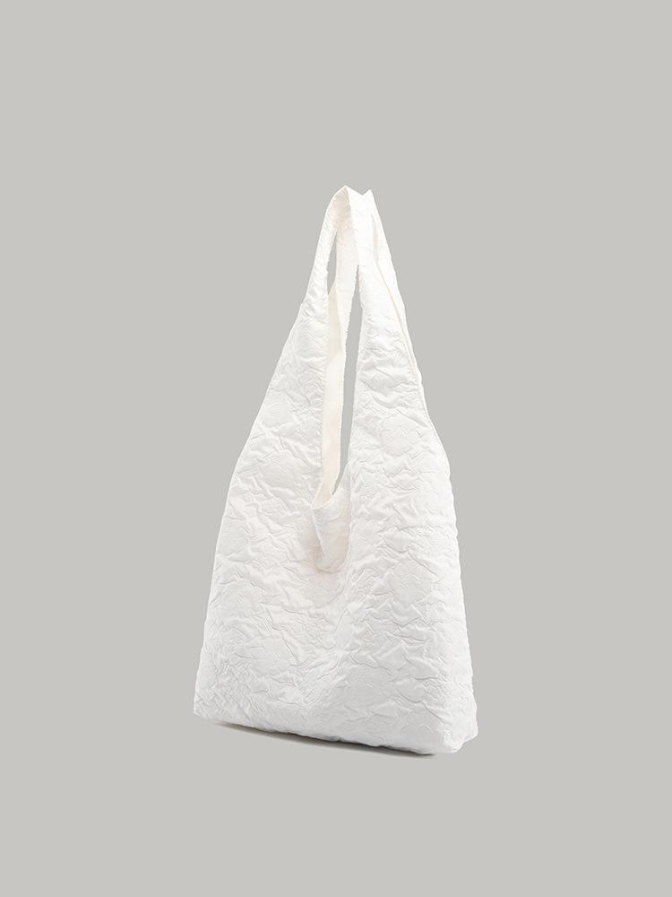 

Korean ins pleated embossed design shoulder bag bag female lazy style literary sense large capacity tote bag canvas bag белый