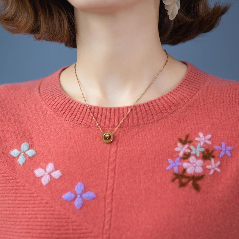 Autumn Winter New Fashion Embroidered Sweater for Women Short Style Mom Knitwear Elegant Design