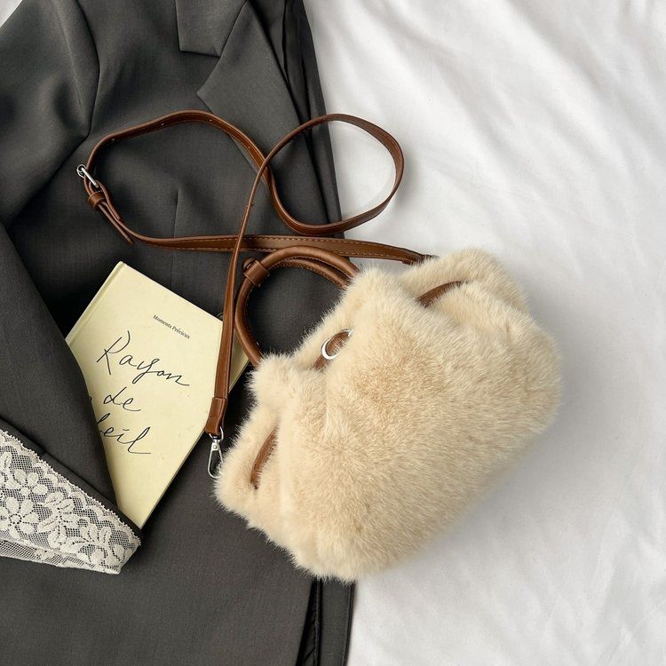 Winter Plush Bag Women's New Fashion Versatile Crossbody Bag Exquisite Handbag