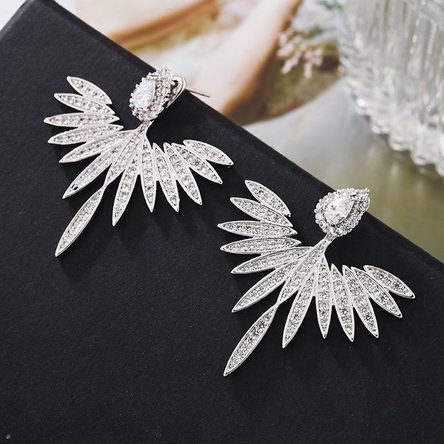 Micro-inlaid zircon angel wings earrings, super flash temperament earrings, high-end fashion personalized earrings, women