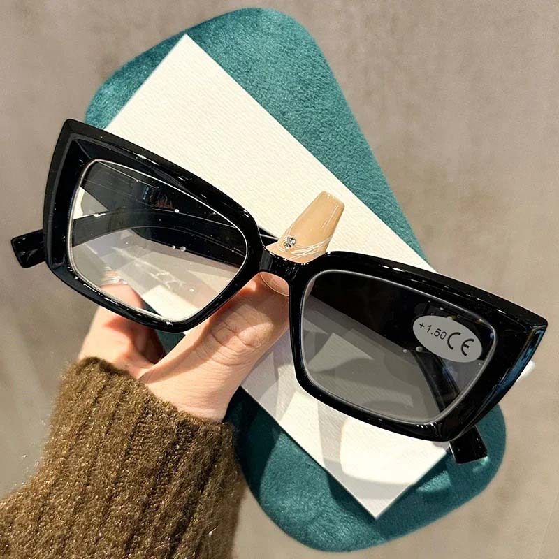 Square Frame Photochromic Reading Glasses Women's Fashion Color Changing Anti Blue Light Presbyopia Sun Glasses Diopter To +4.0