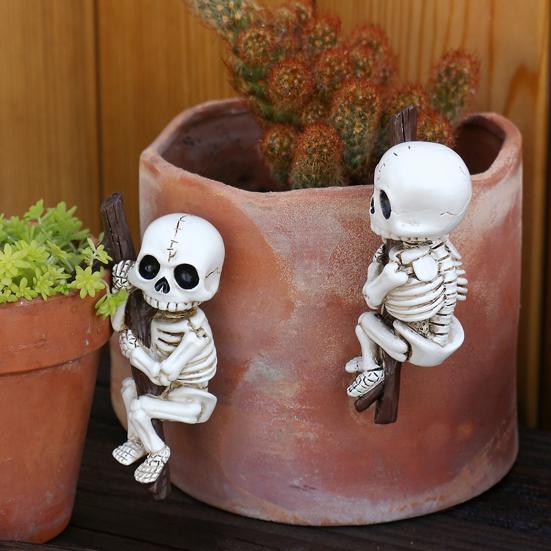 2Pcs Climbing Skeleton Figurine Flower Pot Hanger Mini Skeleton Halloween