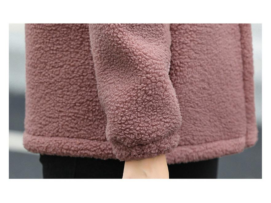 Plush Winter Coat for Middle-Aged Women: Lamb Wool Cotton Jacket, Stylish and Warm for Moms with Added Lining