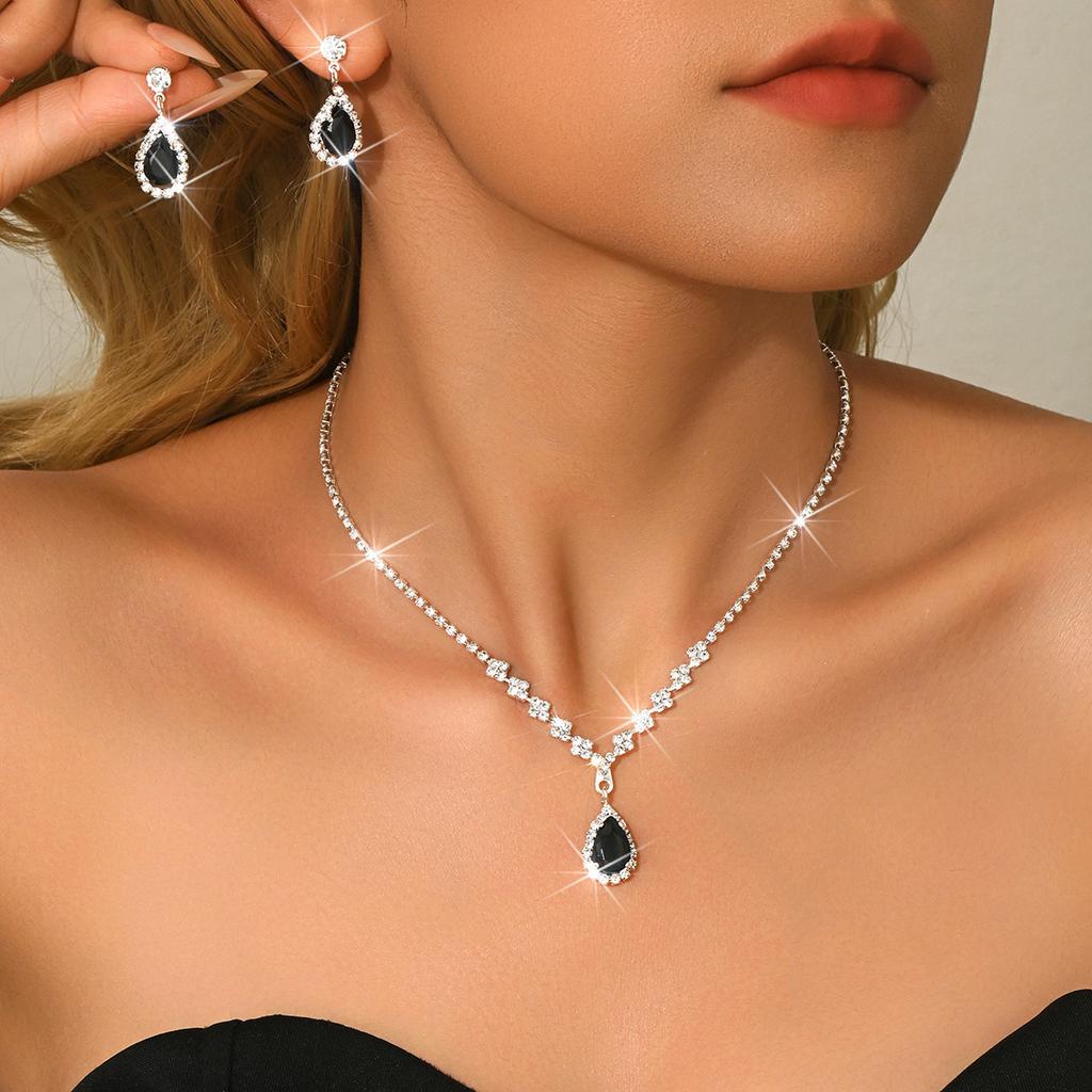 Water Drop Neck Chain Collarbone Chain Dinner Accessories Women'S Delicate Claw Chain Necklace Earrings Bracelet Set Four-Piece Set