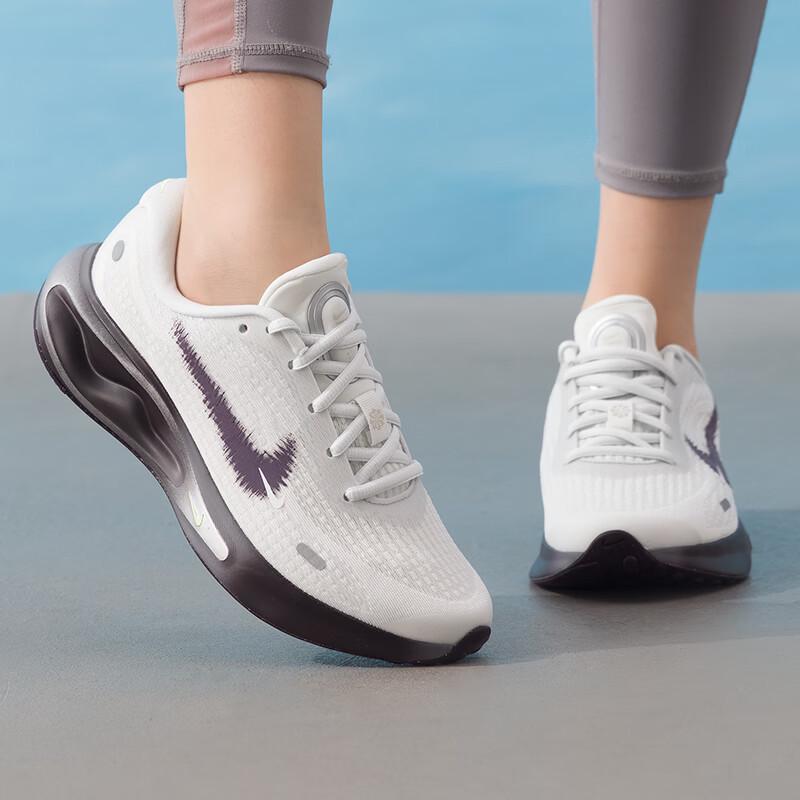 

NIKE Women s JOURNEY 7/24 Running Shoes 6
