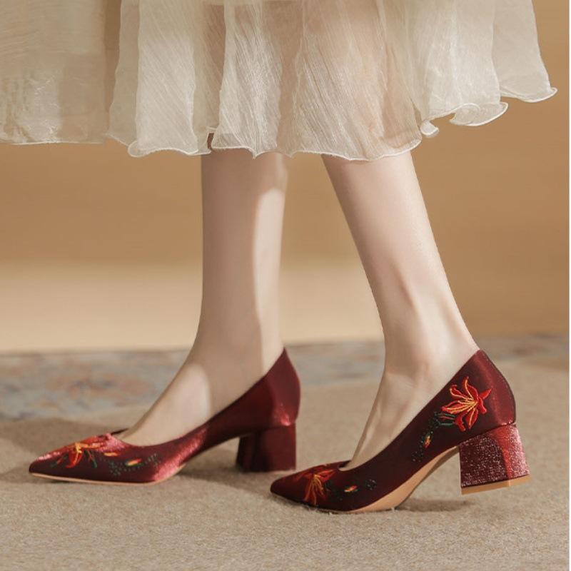 Embroidered single shoes women's new light-colored dress women's shoes are not tired of cheongsam high heels