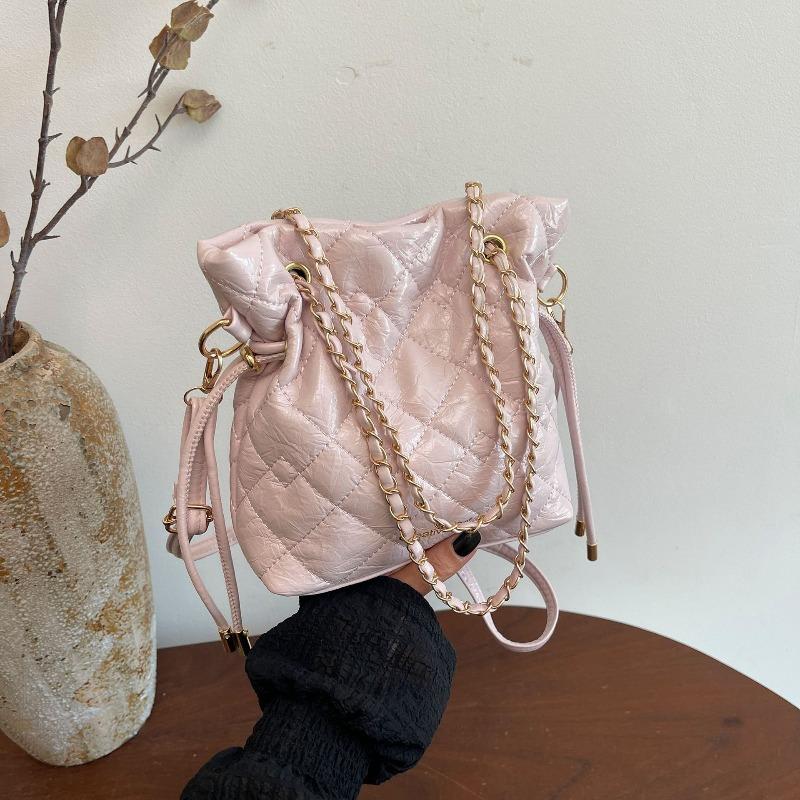 Rhombus chain shoulder messenger bag women's new sense fashion commuter tote bucket bag