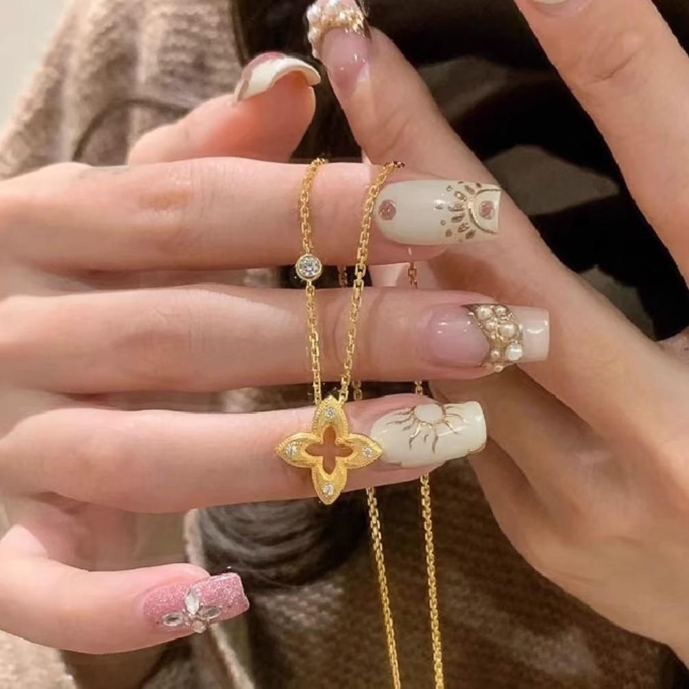 Flash Diamond Zircon Four-Leaf Clover Necklace Women'S Light Luxury High-End Pendant Titanium Steel Non-Fading Collarbone Chain