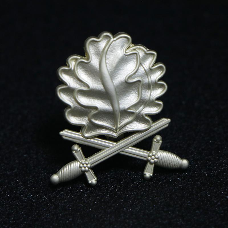 

Double Sword Leaf Medal Knight Medal Accessories Edelweiss Badge Iron Cross Brooch Decorations Award Medals Collectible Insignia серебряный