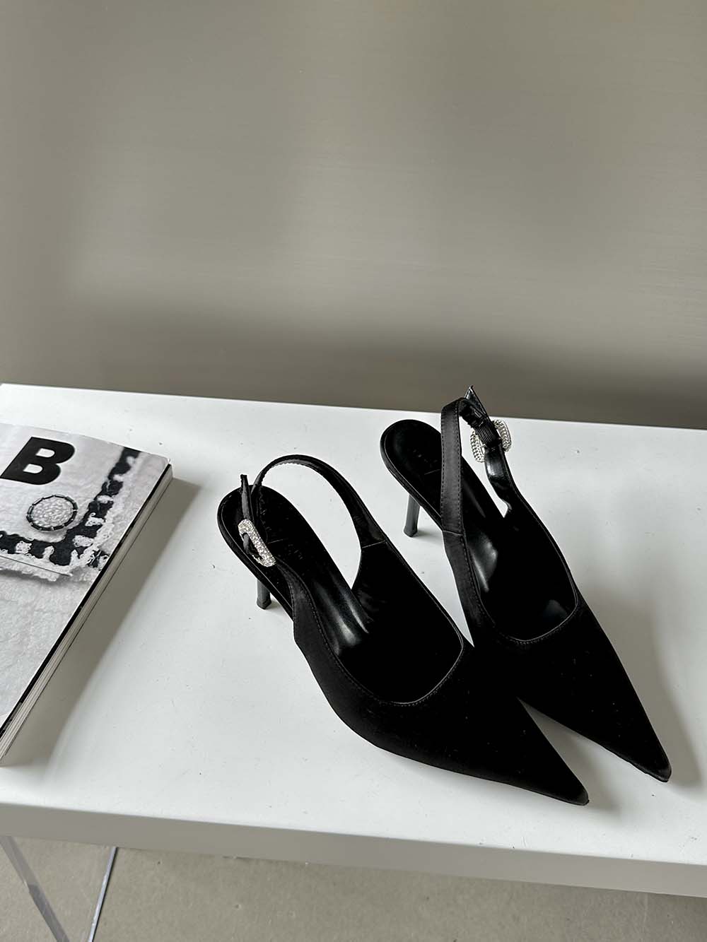 

модные женские босоножки с острым носком, летние туфли, тонкие высокие каблуки, ремешок сзади, стразы, пряжка, сексуальные шлепанцы, розовые, бежевые, черные, 35-39 5.5 чёрный