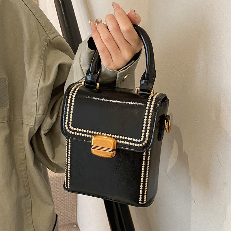Today's fashion, retro, high-end portable box bag, simple temperament, versatile commuter messenger women's bag