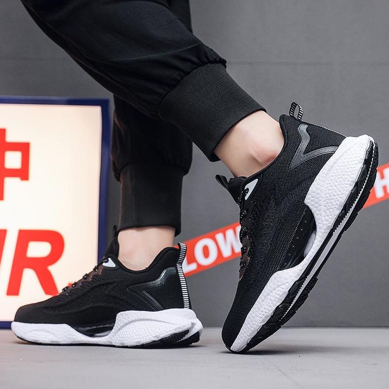 Refreshing and breathable low-top mesh casual shoes are really explosive, soft-soled cushioning rebound sneakers, large-size running shoes.
