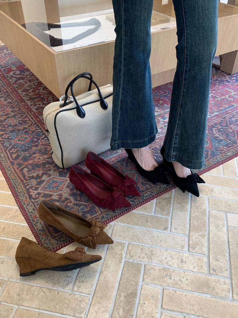 2025 new autumn new pointed suede bow retro high heels women's fashion wedge heel commuter shoes