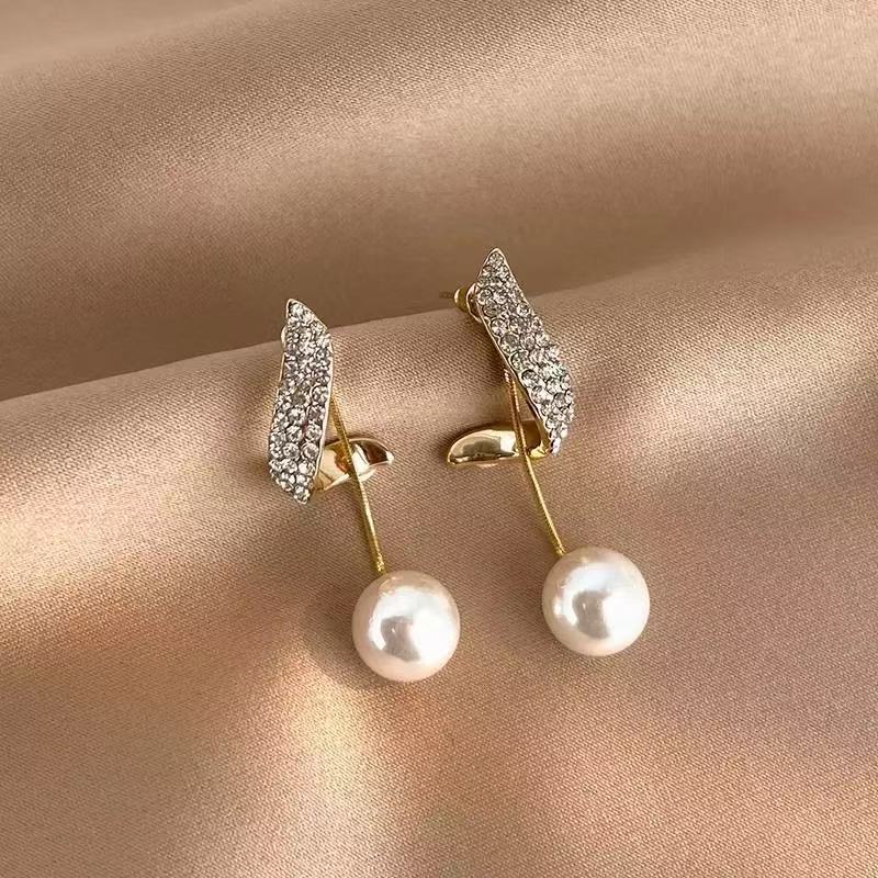 Retro Luxury High-end Asymmetrical Geometric Earrings Color preserving electroplating