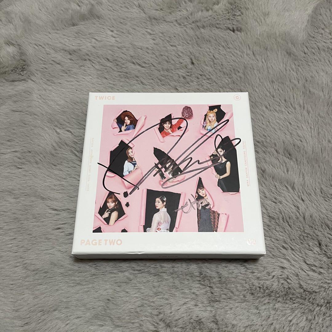 

[USED] TWICE Dahyun Rare Autographed Album with Trading Card pagetwo