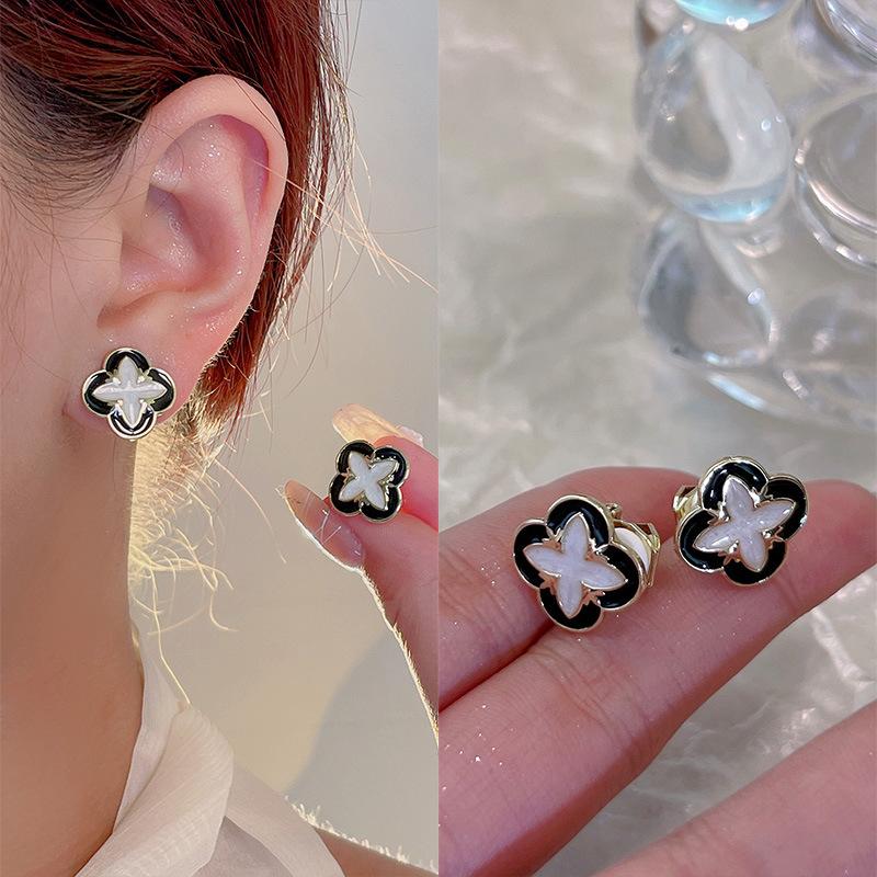 French Style Pearl Ear Clip Classic Women's Geometric Earrings