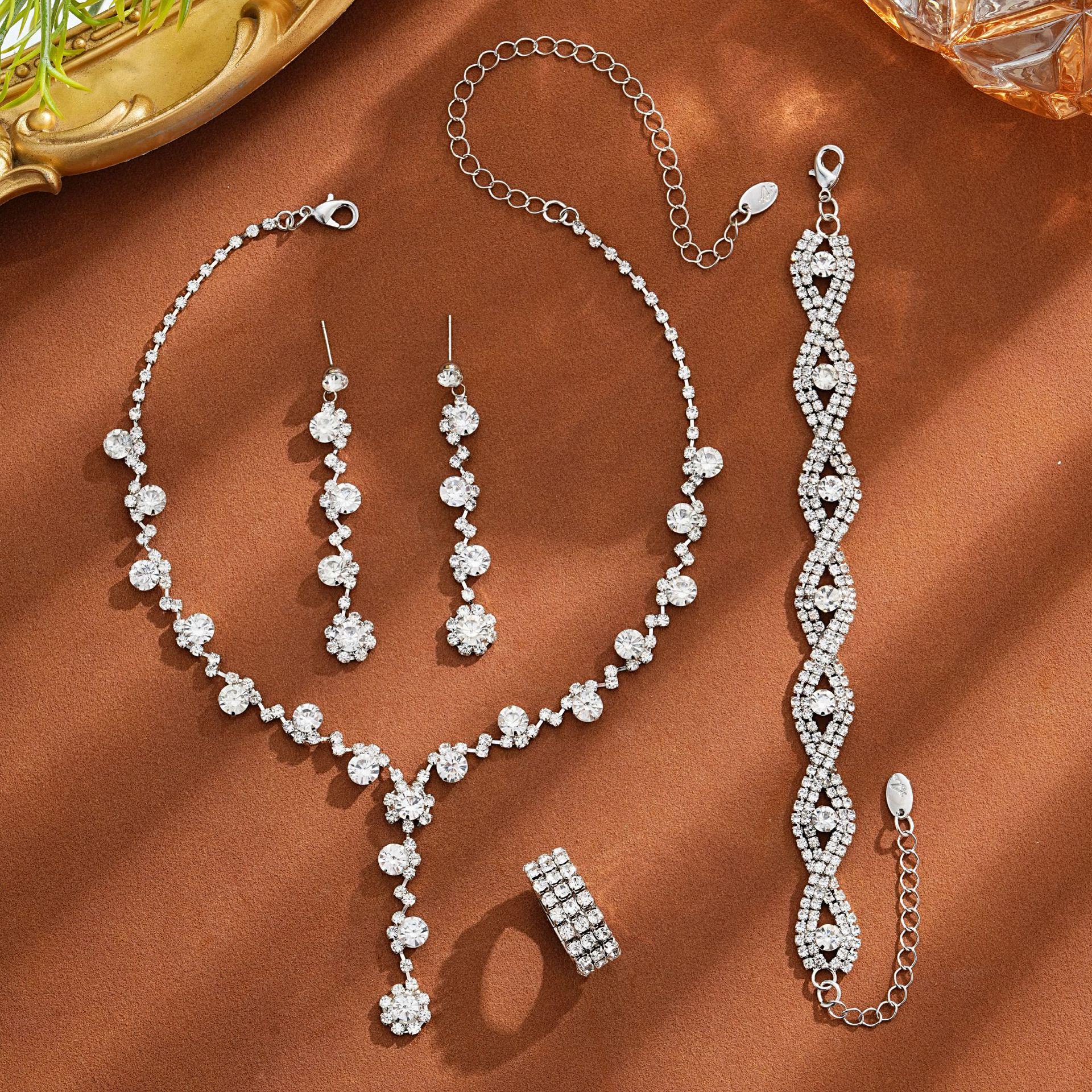 Женский набор модной бижутерии: Серебряное ожерелье с кисточками для свадеб и банкетов