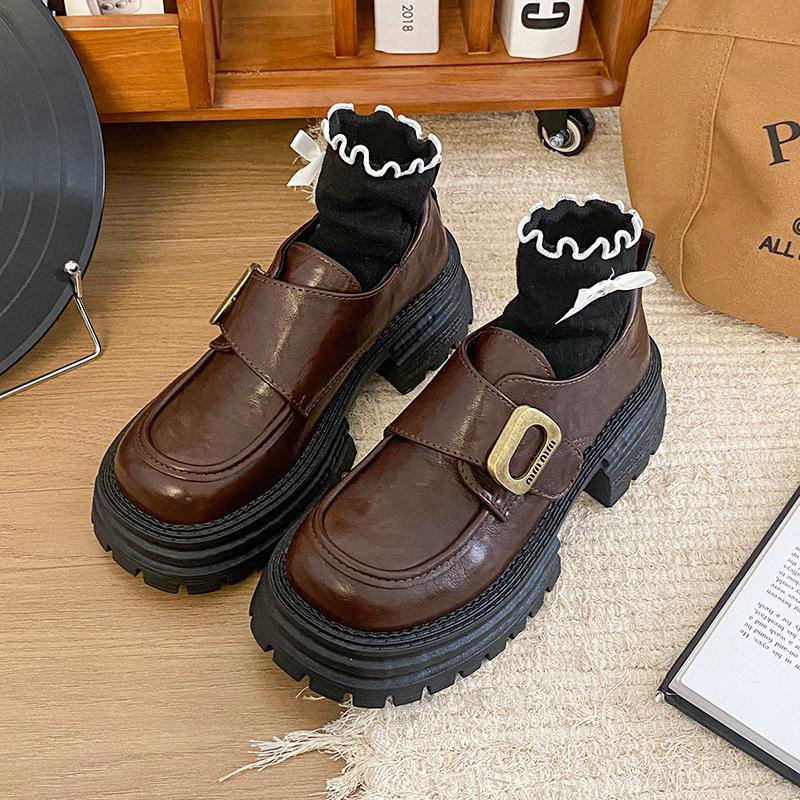 

Туфли Мэри Джейн на платформе из маленькой кожи, женские туфли на липучке в британском стиле, новинка осени 2025 года, универсальные черные лоферы, увеличивающие рост 40 коричневый