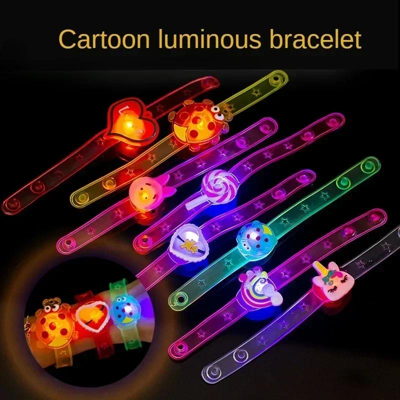 ציוד למסיבות אביזרים זוהרים בחושך 2025 צמיד זוהר שעון קריקטורה יצירתי נצנצים צעצועים קטנים מתנות חמודות לילדים מסיבה