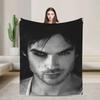 V-Vampire D-Diaries Damon Salvatore TV Coperta di Flanella Morbida Coperta da Lancio Arte Per Arredamento Casa Camera da Letto Letto Divano Picnic Regali per Fan