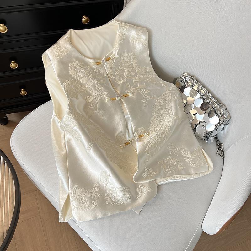 2025 Temperament High-end Vest Female Versatile Gentle Luxury Round Neck Buckle Embroidery