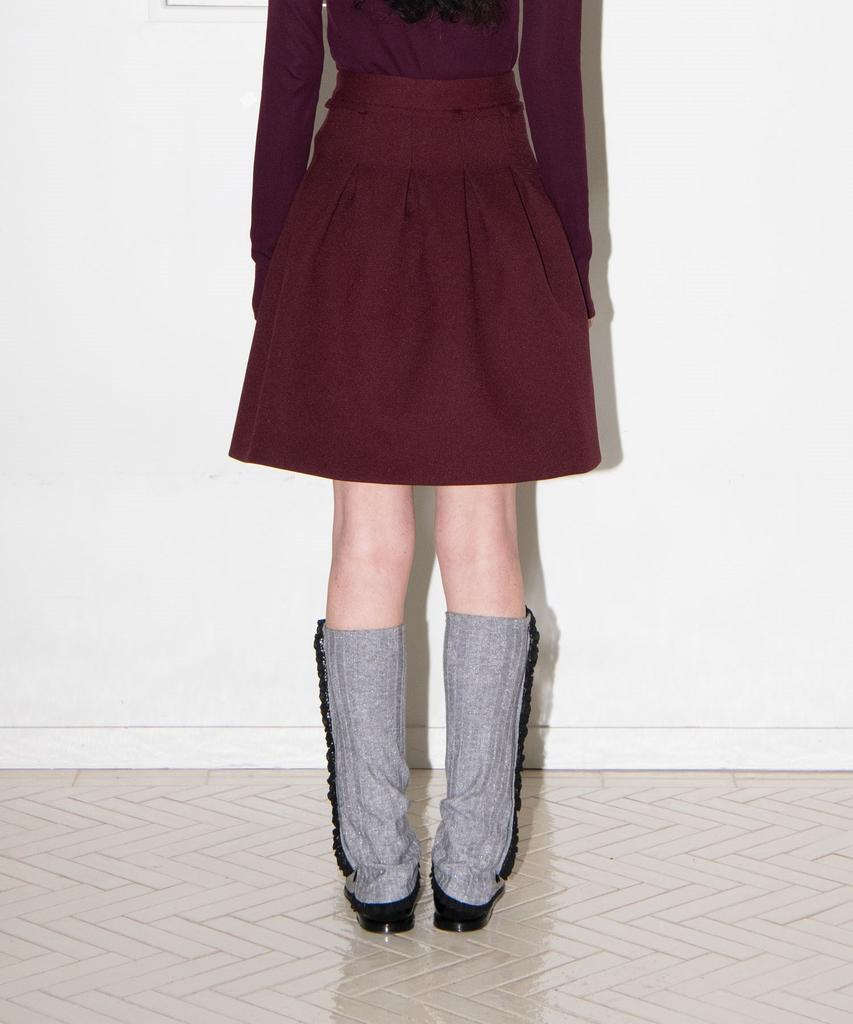 Mais Volume Pleats Mini Skirt / Burgundy