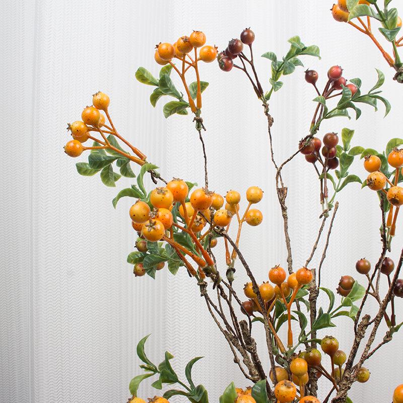 

Имитация веток падуба и плодов облепихи для внутреннего декора