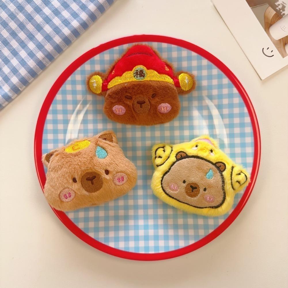 

Fashion Capybara Brooch Animals Clothes Badge Pins Backpacks Pendant Cute Plush Brooch