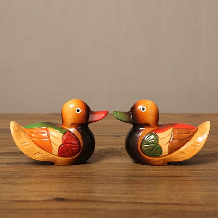 Set of 2 Wooden Mandarin Duck Couple Sculptures Decorative Animal Figurines For Engagement Gift And Table Shelf Display