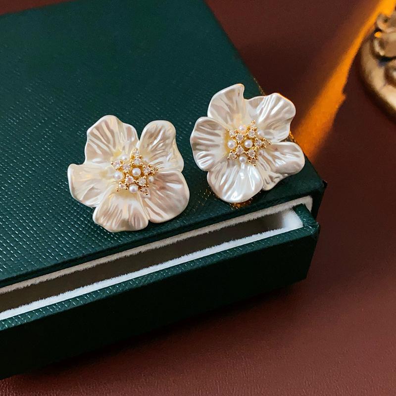 Versatile High-end Floral Earrings 1 pair