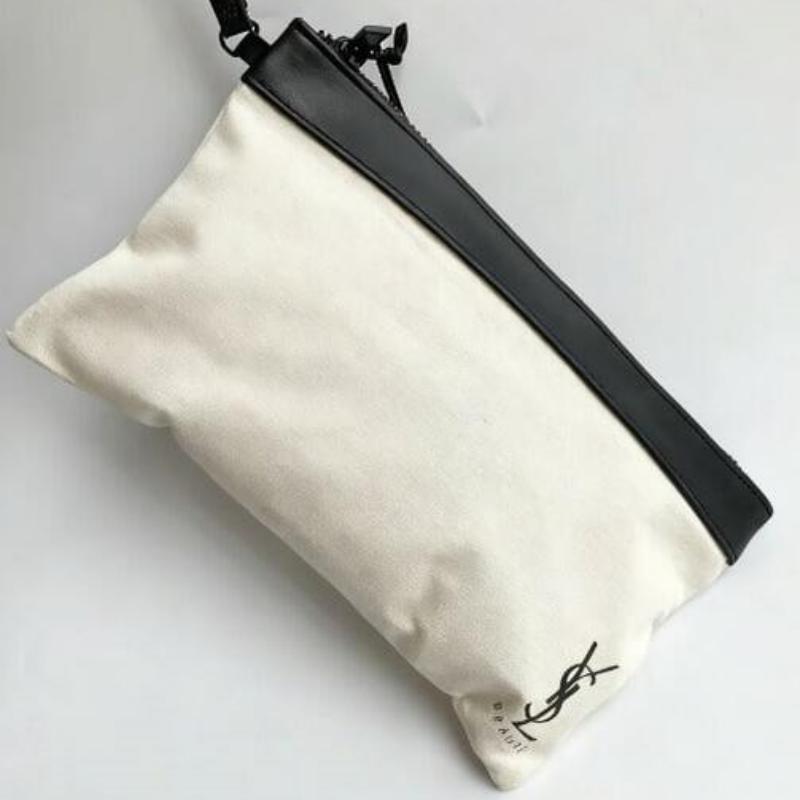 Il beauty case YSL presenta una chiusura a zip ed è adatto per l'uso quotidiano, il lavoro, i viaggi, la scuola e altre occasioni.