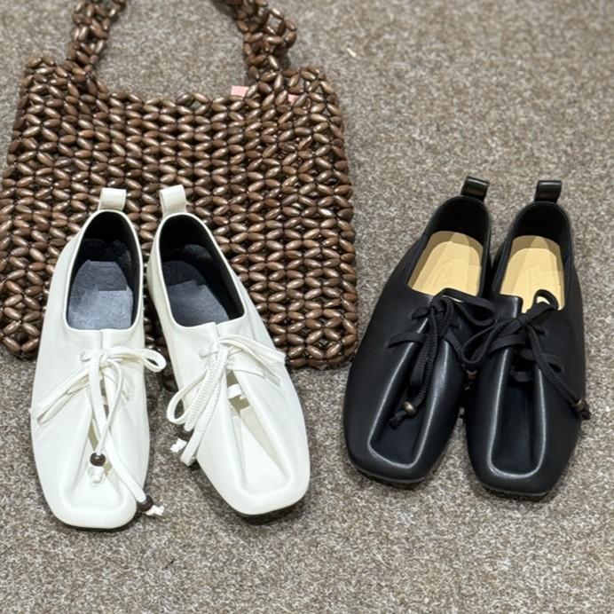 

Retro square head beaded strap soft sole commuting single shoes women s niche temperament flat bottom deep mouth small leather shoes 40 чёрный