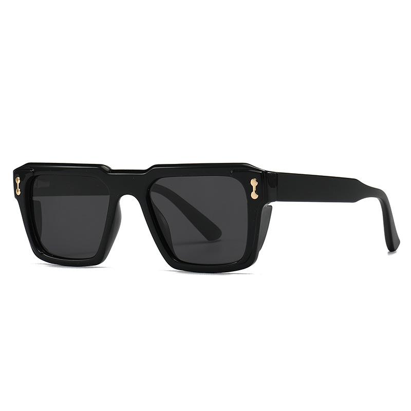 

New Vintage High Quality Gradient Women Trending Black Sun Glasses Ins Popular Fashion Square Rivets Men Sunglasses UV400