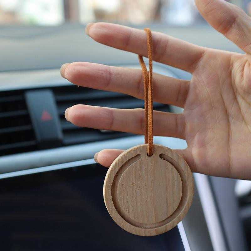 Nouveau Diffuseur Rond Premium en Bois Fait Main en Bois de Cire Blanche et Noyer Noir Élégant Accessoire d'Aroma pour Suspension de Voiture