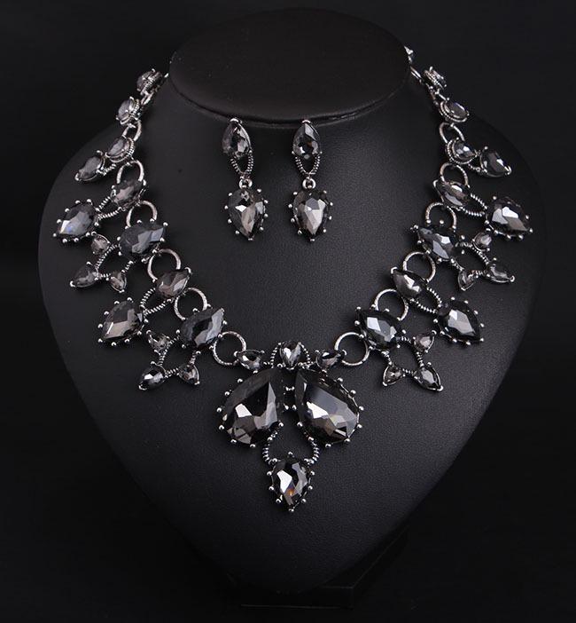 Colier Claviculă Retro European-American cu Gemă de Cristal pentru Femei