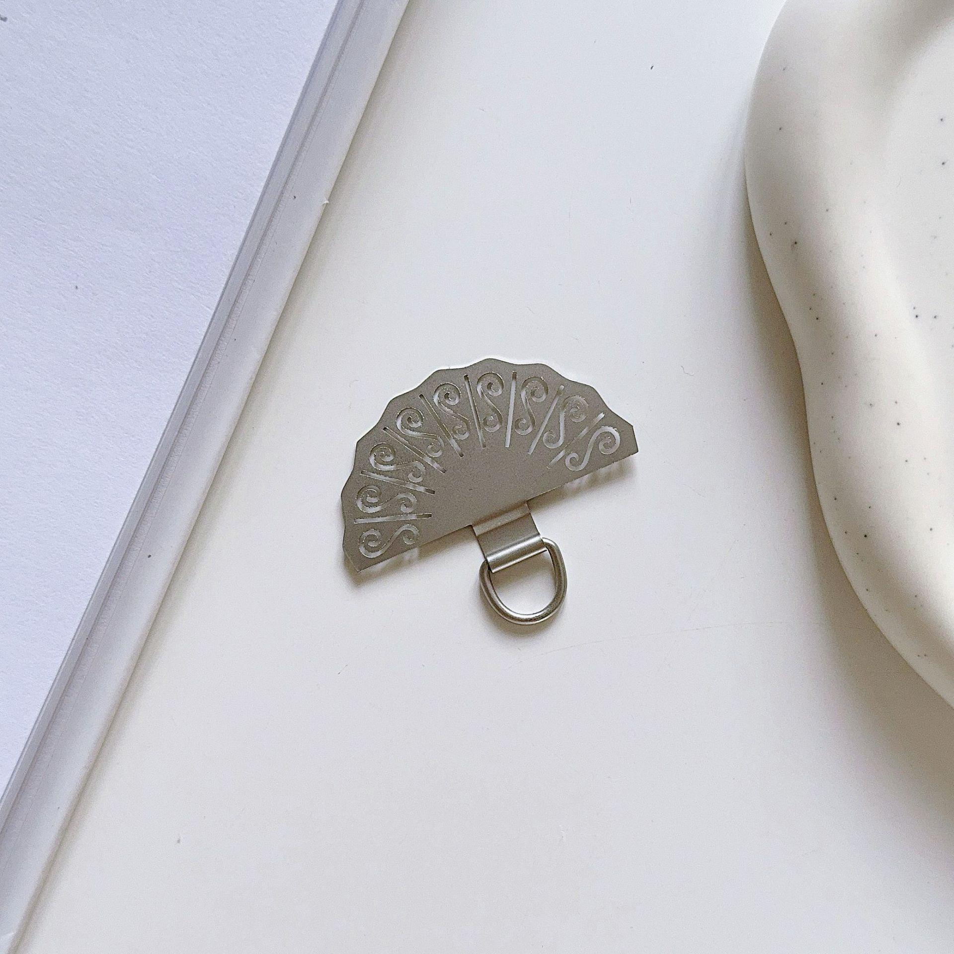 

Четырехцветный шнурок для мобильного телефона из нержавеющей стали - прочный и надежный дизайн зажима для браслета серебряный