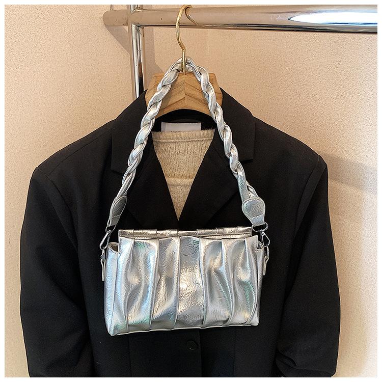 Niche bag women's 2025 new summer messenger bag single shoulder underarm pleated cloud bag